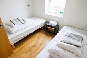 Apartment, 3 Bedrooms | Desk, blackout curtains, free cots/infant beds, free WiFi