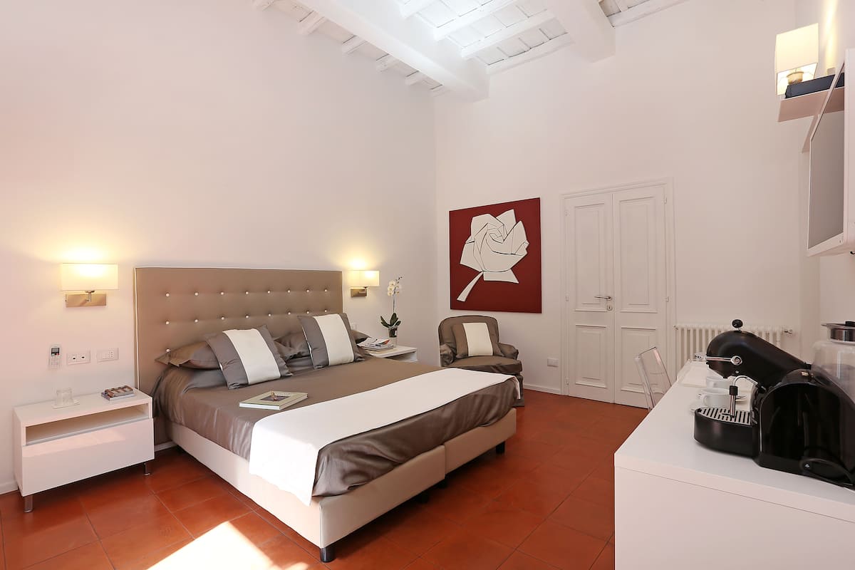 Suite, Courtyard View