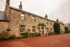 Exterior - The Tankerville Arms (Alnwick)