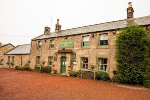Exterior - The Tankerville Arms (Alnwick)