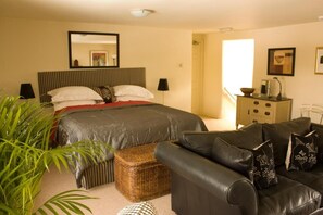 Deluxe Suite, Ensuite (The Suite) - The Tankerville Arms (Alnwick)