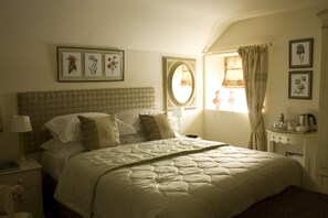 Deluxe Double Room, Private Bathroom, Garden View (The French Room) - The Tankerville Arms (Alnwick)