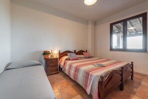 3 bedrooms, bed sheets