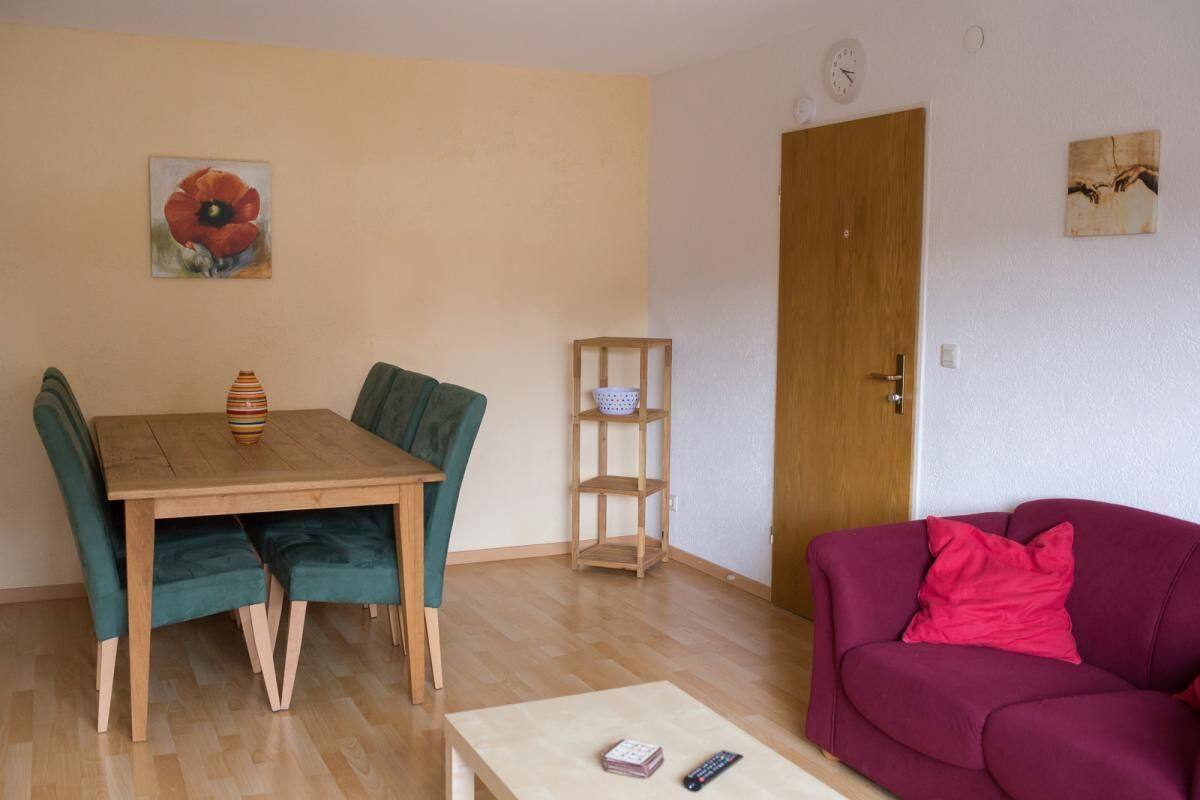 Appartement (Hesborn 1; incl. 60 EUR cleaning fee) | Woonkamer | Een flatscreentelevisie
