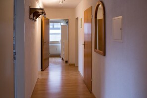 Appartement (Hesborn 1; incl. 60 EUR cleaning fee) | Aire de séjour | Téléviseur à écran plat