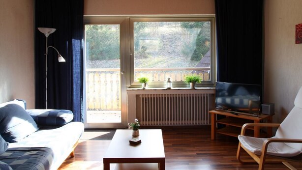 Apartamento (Hesborn 5; incl. 60 EUR cleaning fee) | Sala de estar | Una televisión de pantalla plana