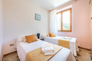 4 soverom, strykejern/-brett og sengetøy