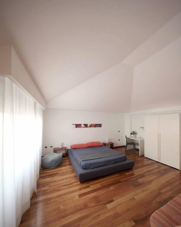 Double Room (Gold) | Free WiFi