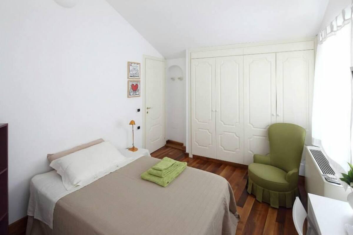 Double Room (Silver)