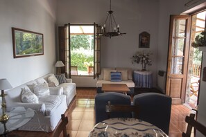 Tägliches inbegriffenes kontinentales Frühstück