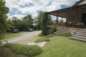 Vista frontal de la propiedad