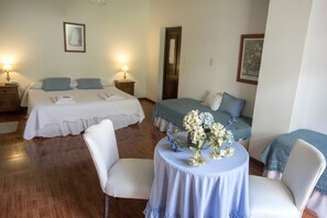 Blackout drapes, free cribs/infant beds, free WiFi, bed sheets - Hostal El Cerrito San Lorenzo (Villa San Lorenzo)