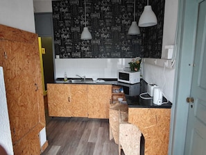 Fridge, microwave