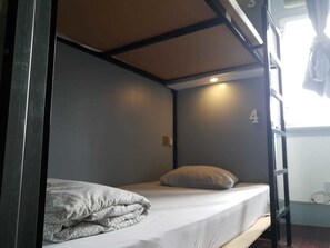 Blackout curtains, free WiFi, bed sheets - Aykibom Hostel (Lisbon)