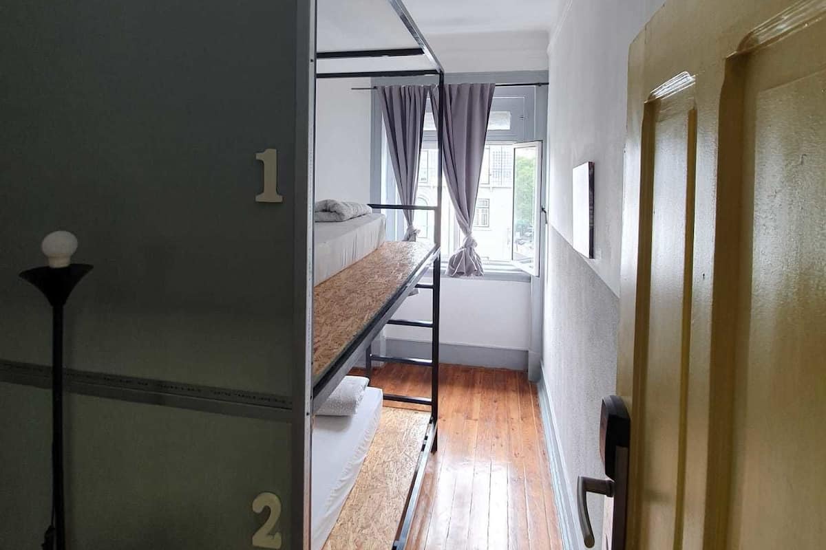 Dormitorio compartido, dormitorio mixto (1 bed in 2 Bed Dorm) | Cortinas opacas, wifi gratis, ropa de cama