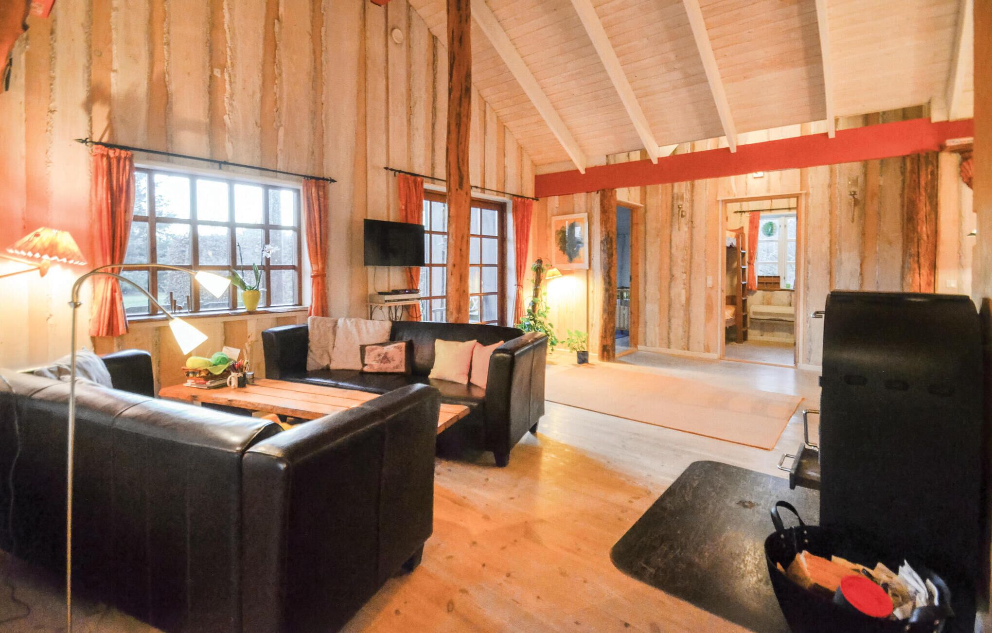 TV, fireplace, DVD player