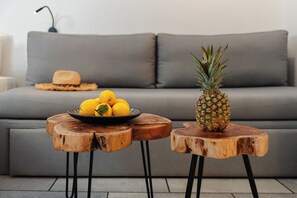 Habitación triple Deluxe, balcón | Caja de seguridad en la habitación y insonorización 