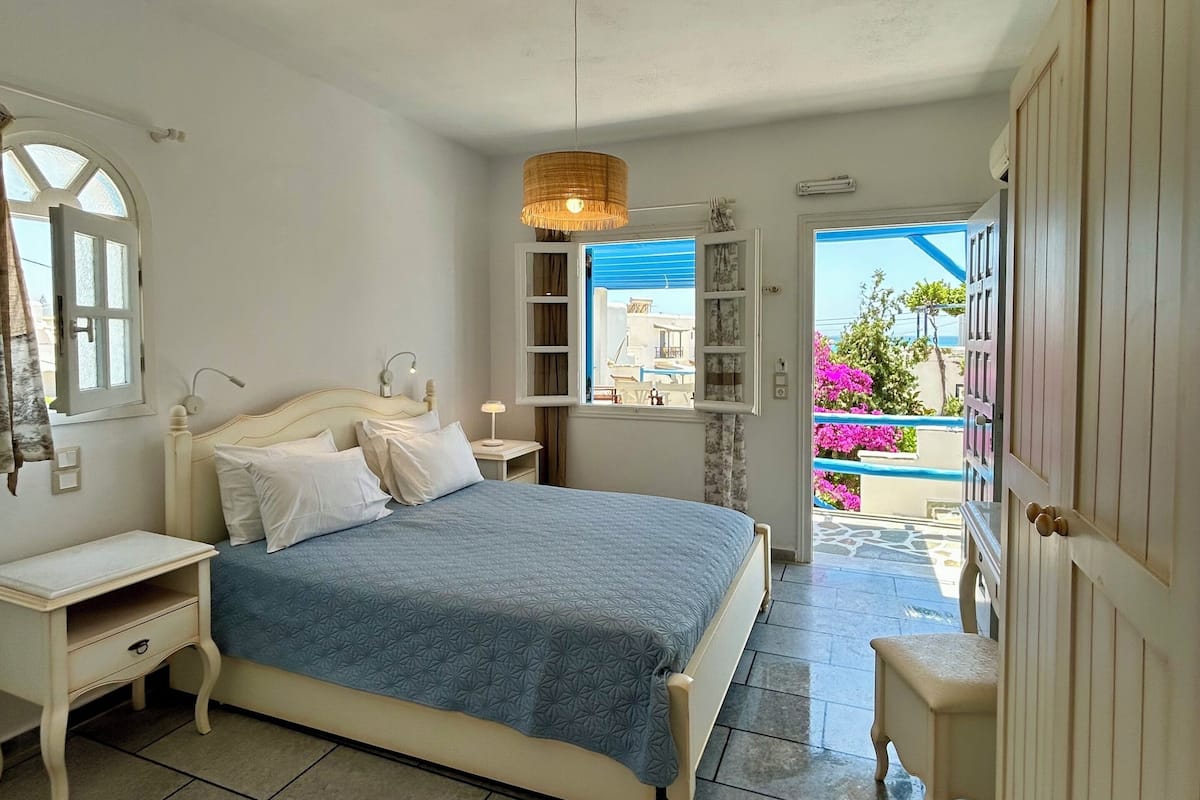 Comfort Double Room, Sea View | 1 bedroom, in-room safe, soundproofing, iron/ironing board