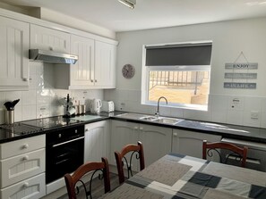 Private kitchen - Albany selfcatering apartments (St. Peter Port)