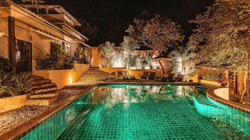 Outdoor pool, pool loungers