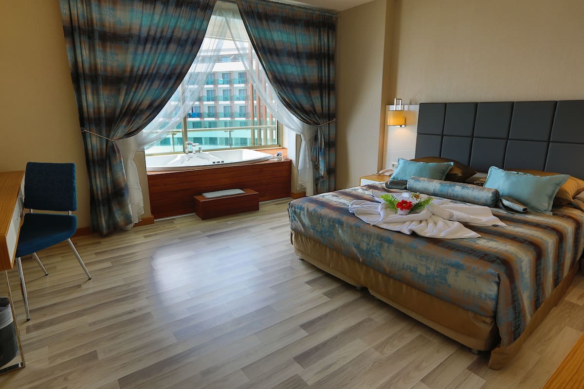 Habitación Deluxe | Artículos del minibar gratis y caja de seguridad en la habitación 