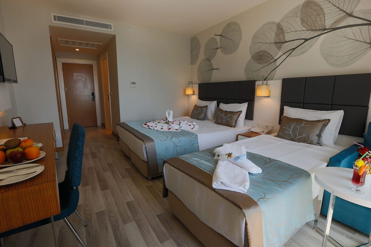 Artículos del minibar gratis y caja de seguridad en la habitación 