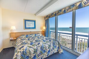 Leilighet – deluxe | Safe på rommet, blendingsgardiner og strykejern/-brett