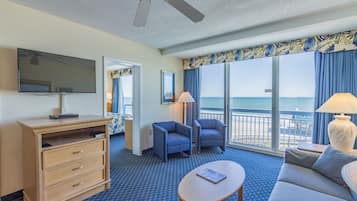 Deluxe Apartment | Living area