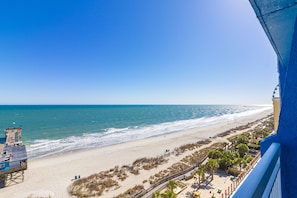 Accommodatie ligt op het strand, wit zand, strandlakens
