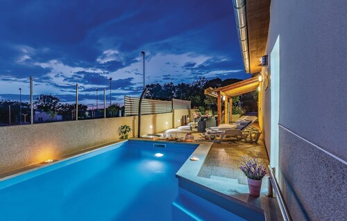 5 bedroom lovely home in Pavicini