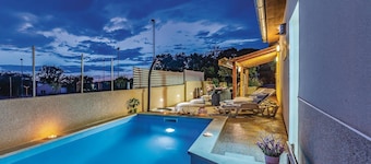 5 bedroom lovely home in Pavicini