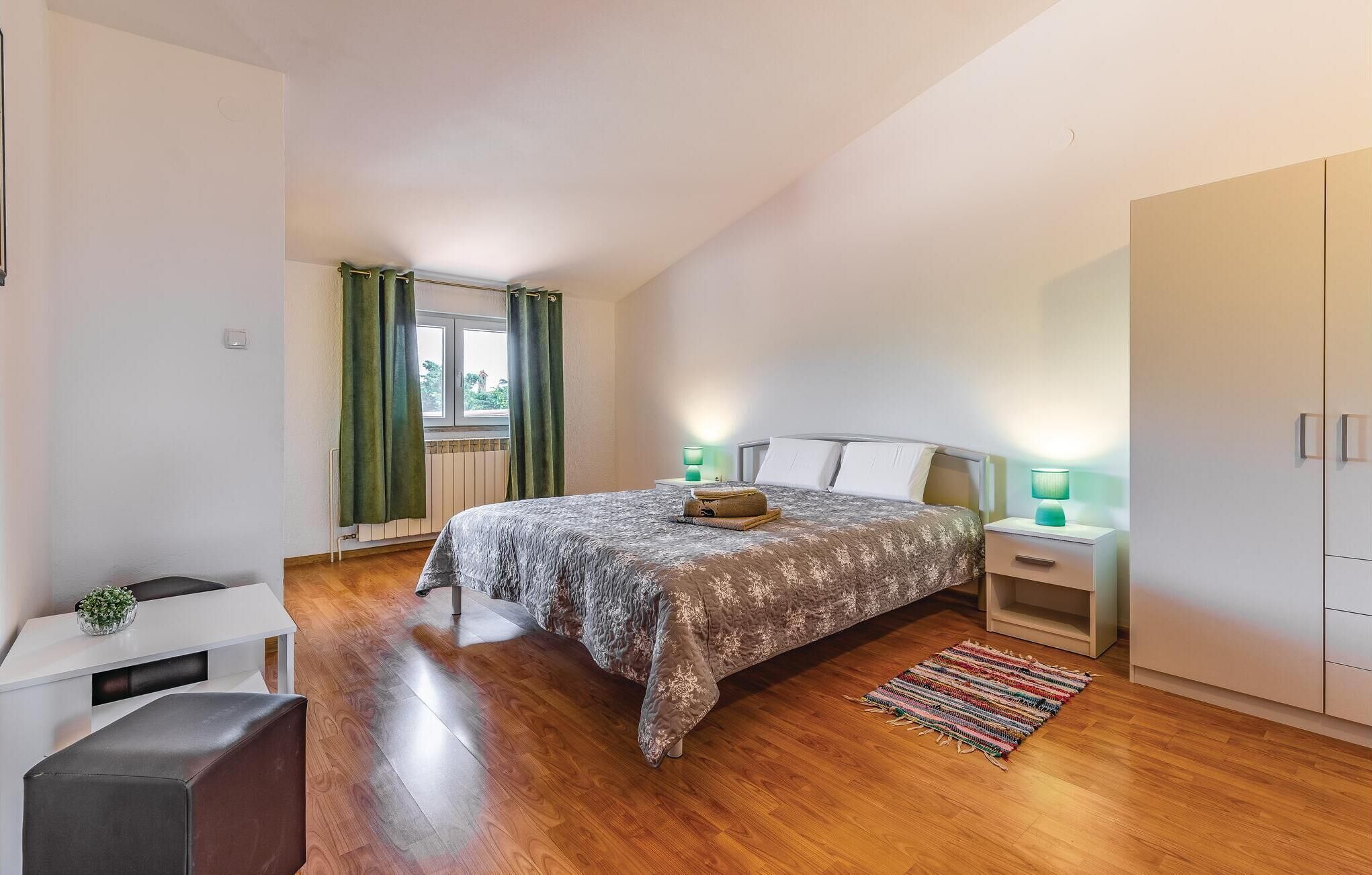 5 habitaciones, caja de seguridad en la habitación y cuna de viaje 