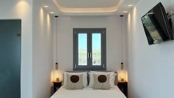 Comfort Villa | Bathroom | Shower, rainfall showerhead, free toiletries, hair dryer