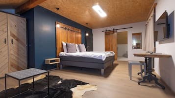 Deluxe Double Room, Non Smoking | 1 bedroom, premium bedding, Select Comfort beds, individually decorated