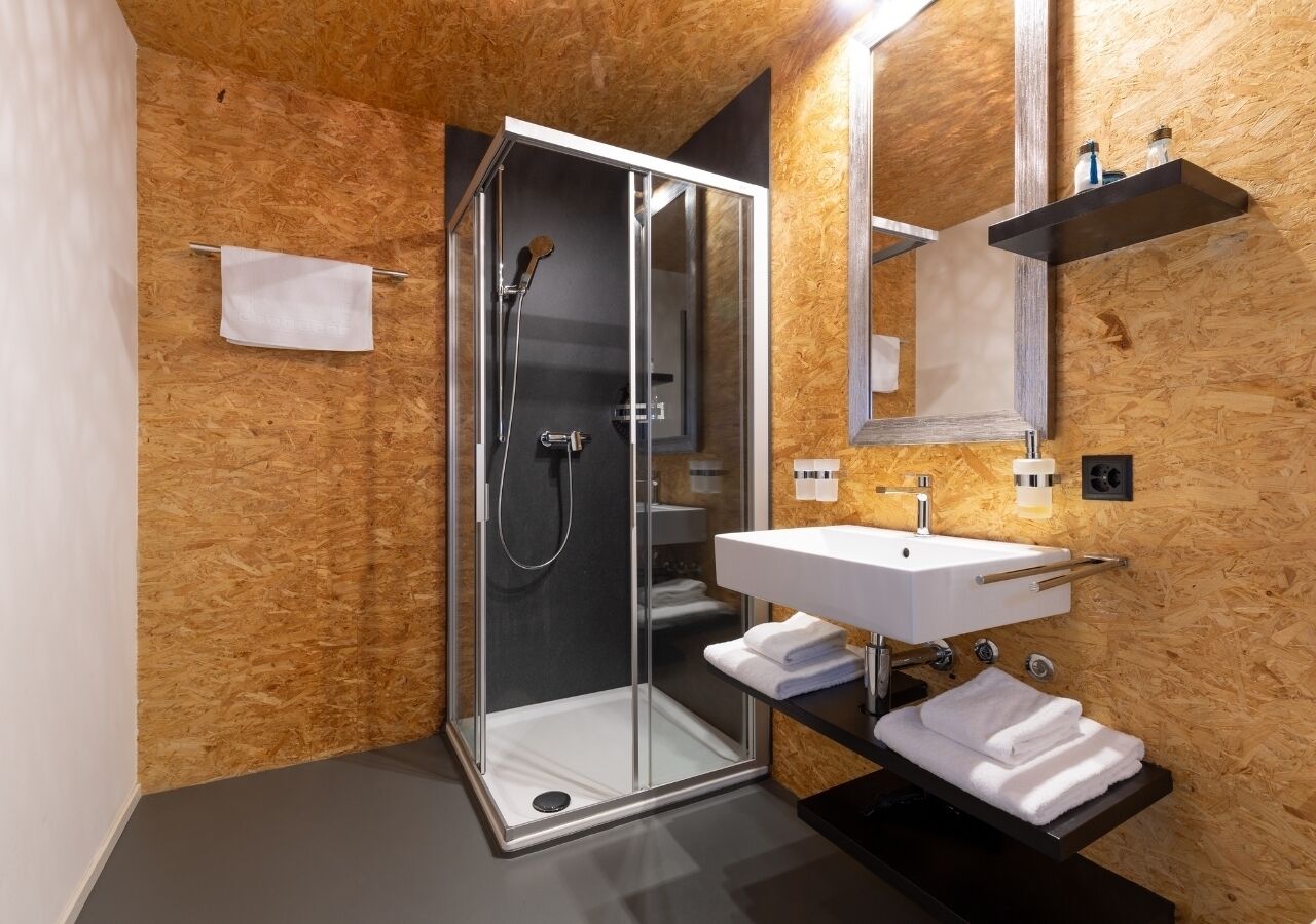 Design-Apartment, 1 King-Bett und Schlafsofa, Nichtraucher, Talblick | Badezimmer | Haartrockner, Handtücher, Seife, Shampoo