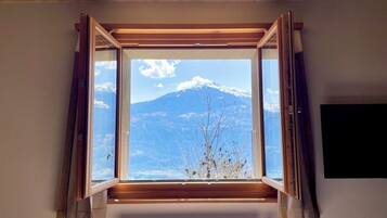 Deluxe Double Room, Non Smoking | 1 bedroom, premium bedding, Select Comfort beds, individually decorated