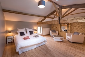 舒适双人房 (La Bardanne) | 高档床上用品、加厚床垫、特色装修、特色家居