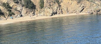 Au pied de la plage, Appart standing, spacieux 5° et dernier étage, vue mer