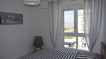 2 chambres, fer et planche à repasser, Wi-Fi gratuit, draps fournis