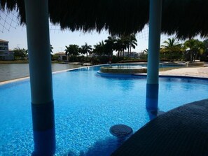 Seasonal outdoor pool - Exclusive Apartment Lake View (Cartagena)