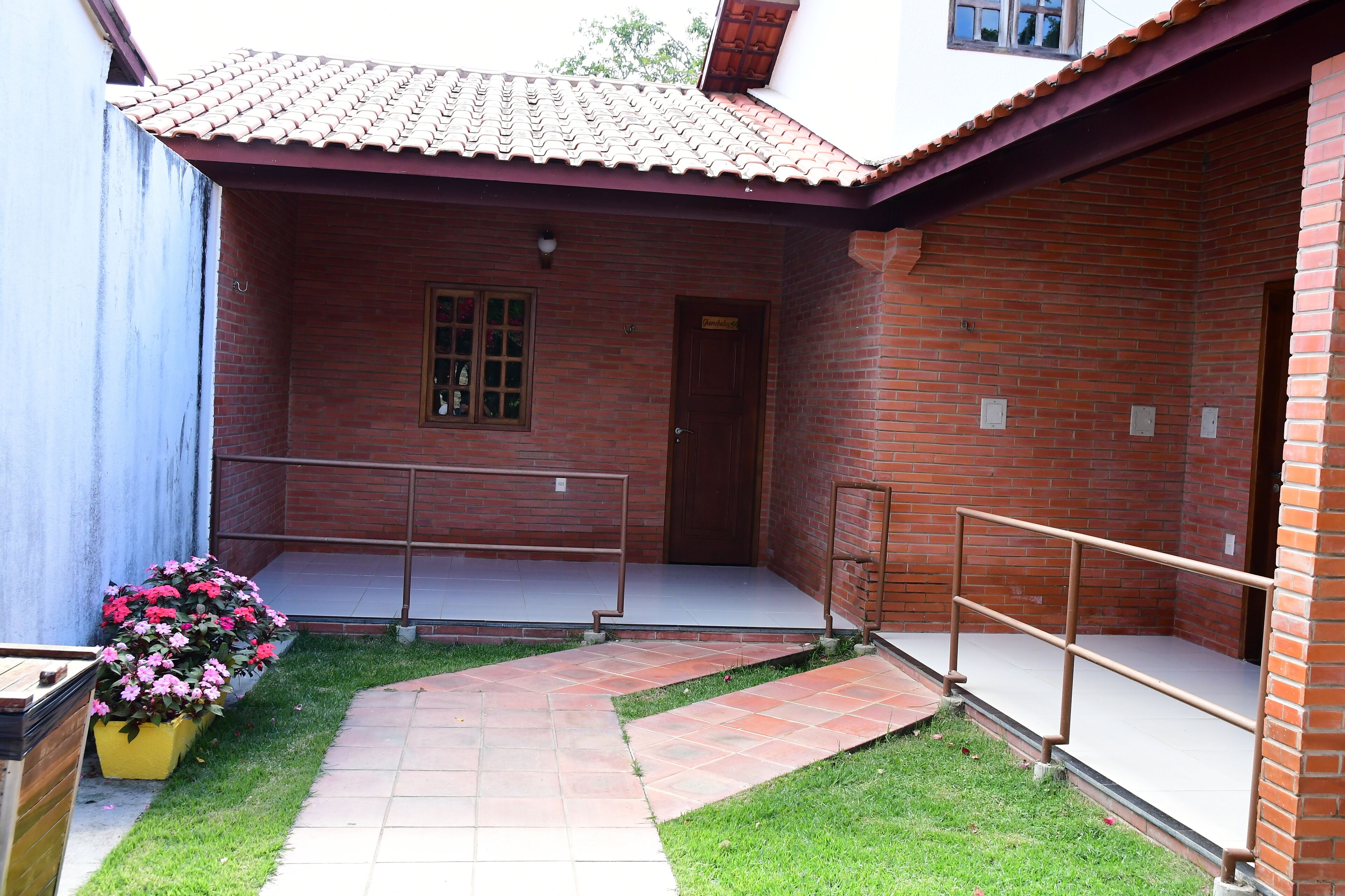 presidential room | living area | flat-screen tv