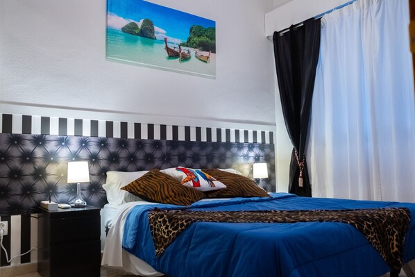 Apartment, 1 Bedroom (El Rey Leon Show) | 1 bedroom, in-room safe, individually furnished, desk - La Reina de Gran Via (Madrid)