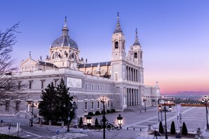 Point of interest - La Reina de Gran Via (Madrid)