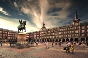 Point of interest - La Reina de Gran Via (Madrid)