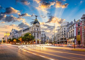 Exterior - La Reina de Gran Via (Madrid)