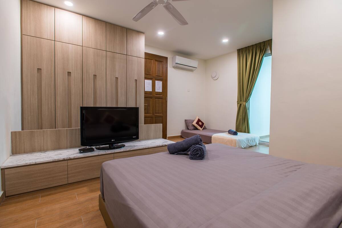 Standard Double or Twin Room, Multiple Beds, Non Smoking | Premium bedding, down comforters, blackout drapes, iron/ironing board