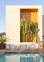 Outdoor pool, pool umbrellas, sun loungers