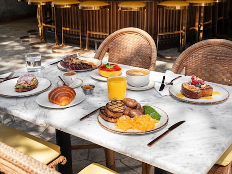 Daily full breakfast for a fee. Silver Lake Pool & Inn