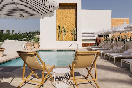Outdoor pool, pool umbrellas, sun loungers