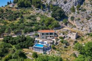 Exterior - Villa Makar with  infinity heated pool,gym,grill, 3 bedrooms,3 bathrooms (Dalmatia)